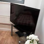 Lace Market Apartments - City Centre - 4 Beds Apartment With 2 Bathrooms And Full Kitchen In George Street - Close To Motorpoint Arena And Victoria Centre Shopping Centre - Outdoor Parking For Cars Or Vans At Five Pounds A Day